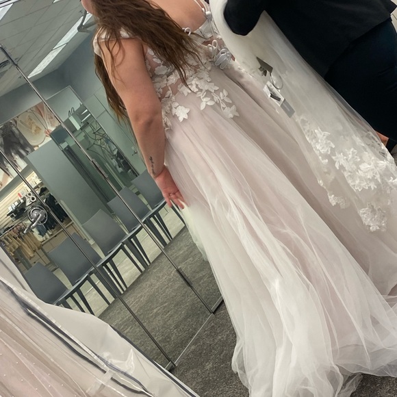 Brand new David’s bridal wedding dress size 24 unaltered - Picture 5 of 6